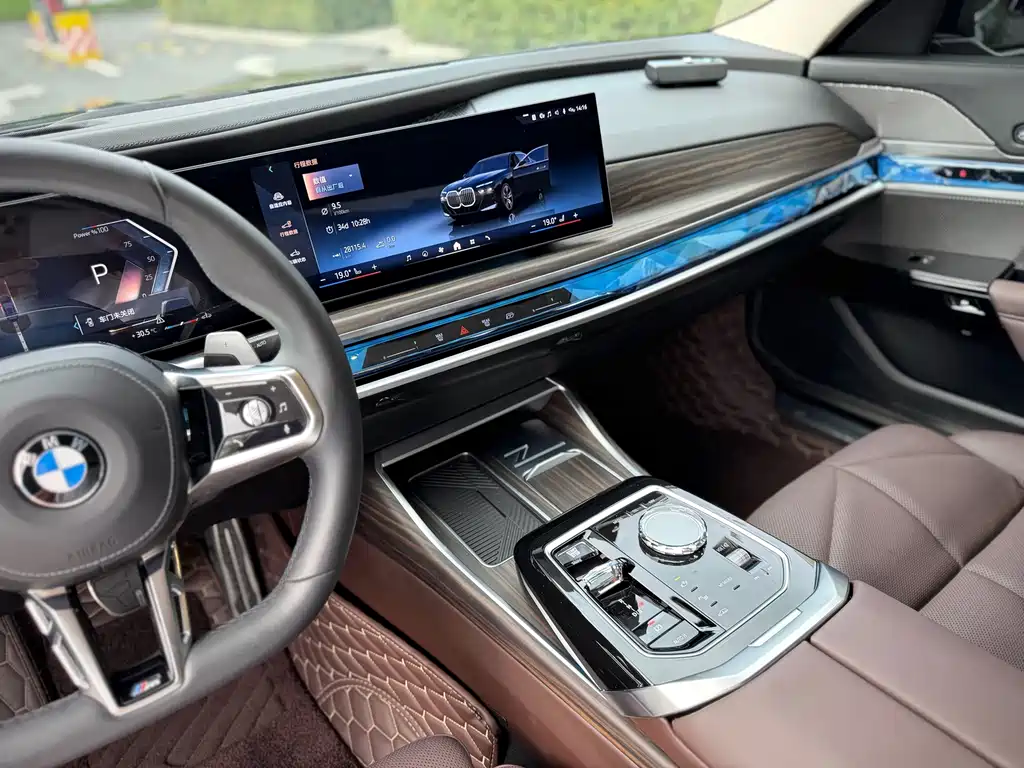 BMW 7 Series — миниатюра 8
