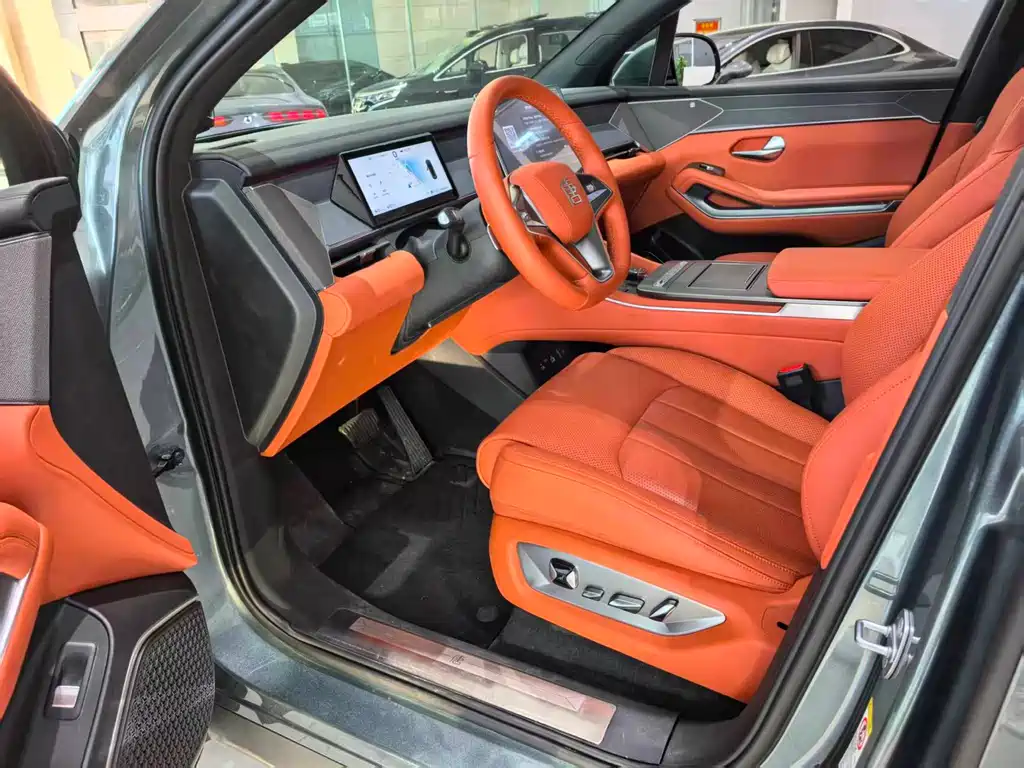 BYD Tang L L 2025 DM 175KM
