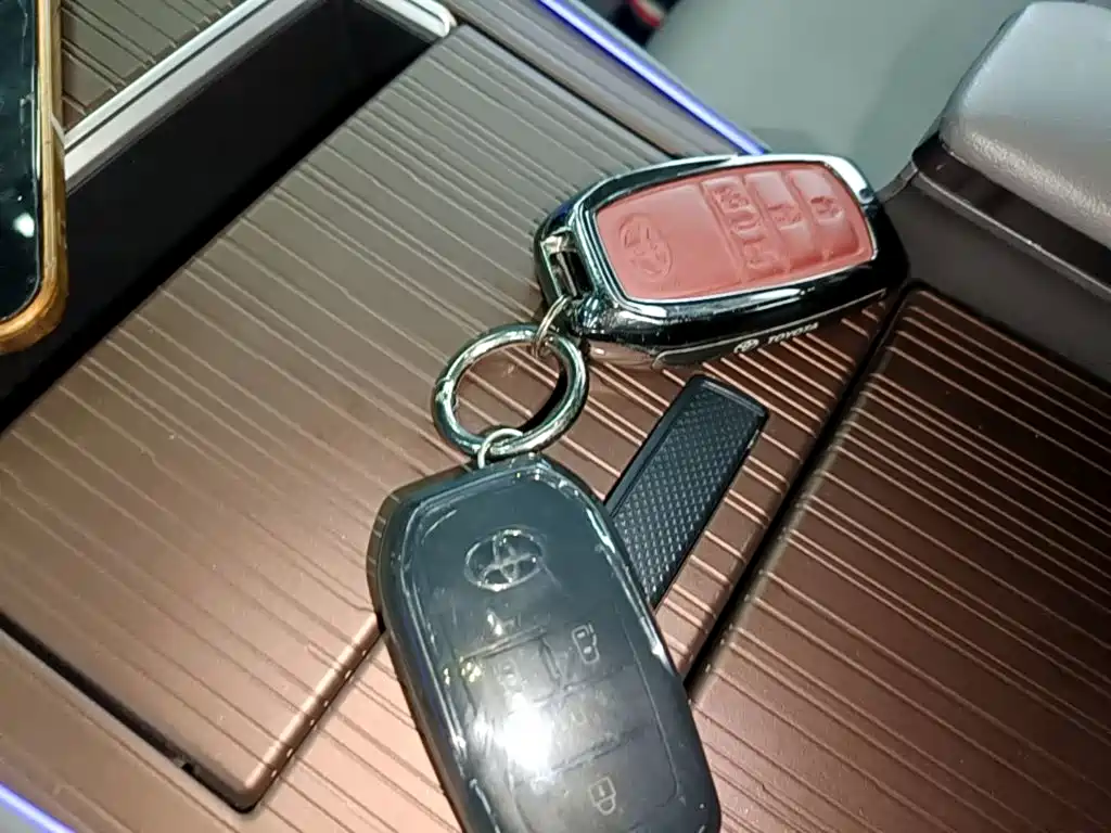 Toyota Granvia — миниатюра 9