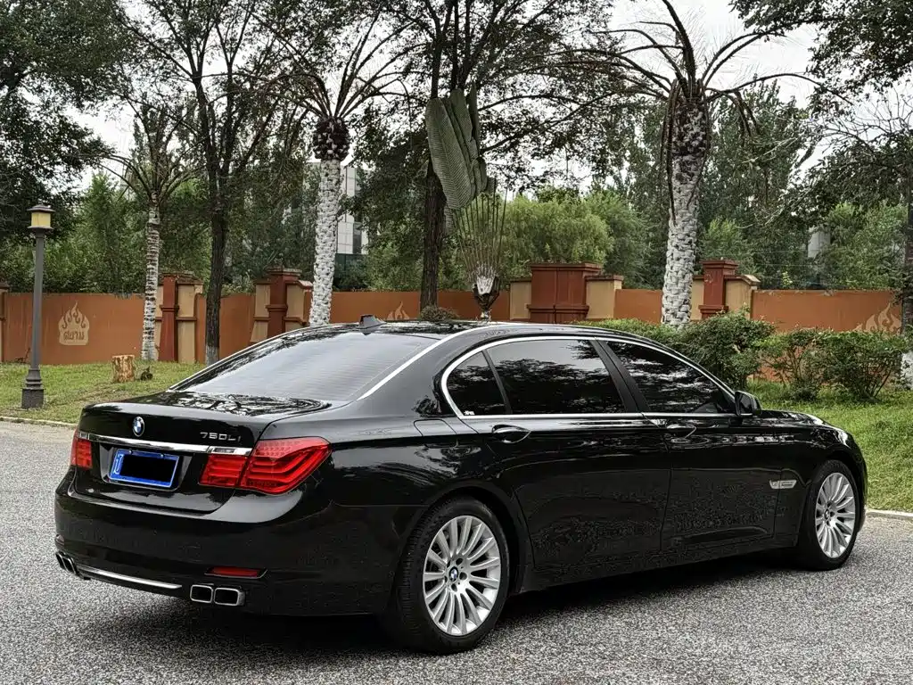 BMW 7 Series — миниатюра 19