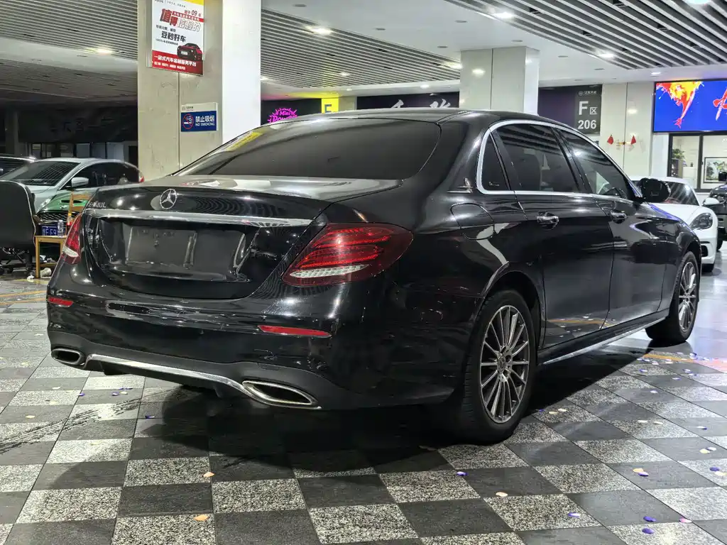 Mercedes-Benz E-Class — миниатюра 6
