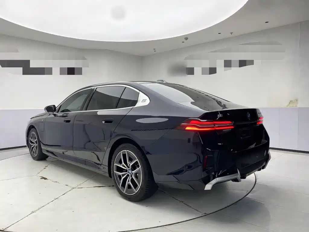 BMW i5 — миниатюра 12