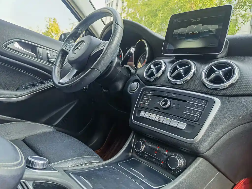 Mercedes-Benz GLA — миниатюра 11