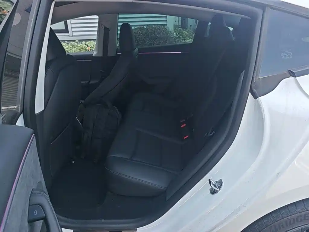 Tesla Model 3 — миниатюра 17