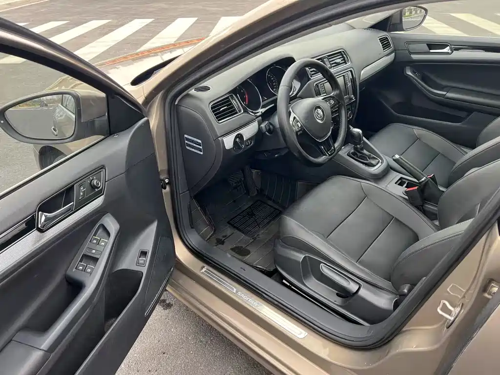 Volkswagen Sagitar 2017 1.6L AT Comfort