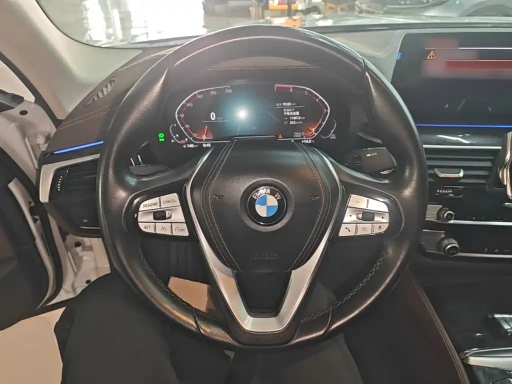 BMW 5 Series — миниатюра 11