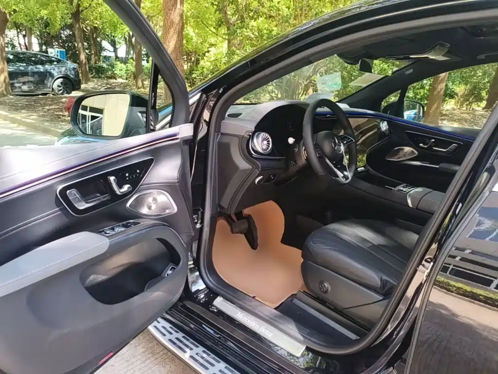 Mercedes-Benz EQS SUV — миниатюра 16