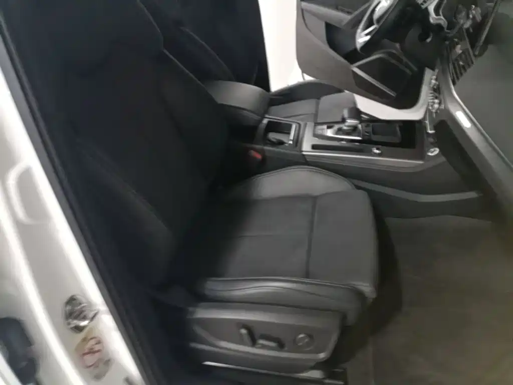 Audi Q5L Sportback — миниатюра 25