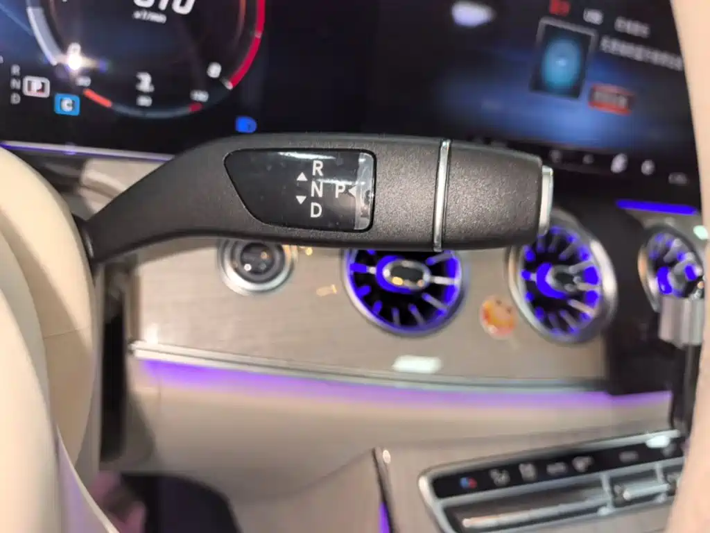 Mercedes-Benz E-Class (Import) — миниатюра 19