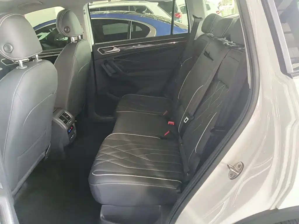 Volkswagen Tiguan L PHEV — миниатюра 17