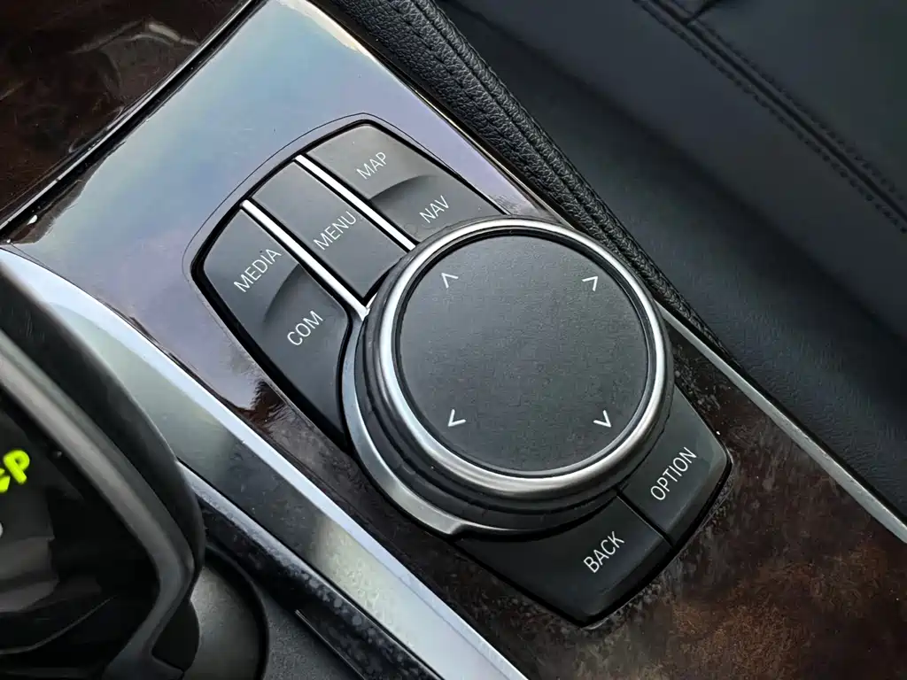 BMW 5 Series — миниатюра 19