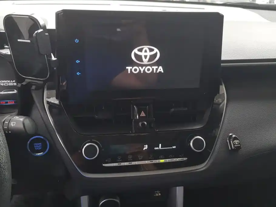 Toyota Corolla Cross — миниатюра 13