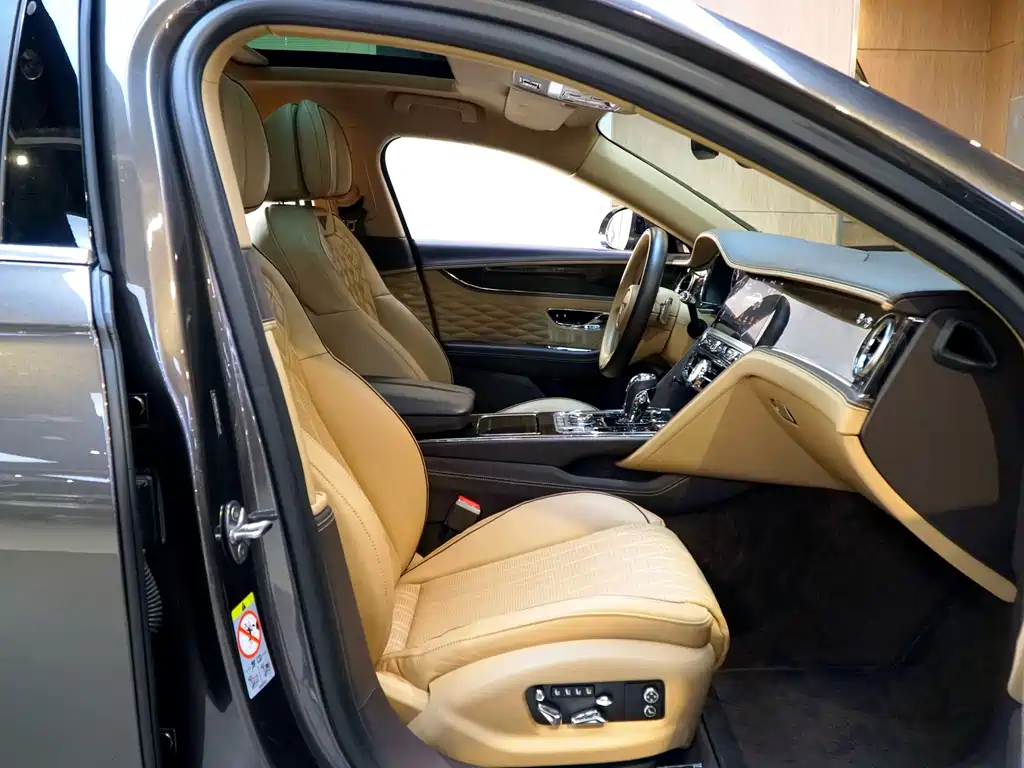 Bentley Flying Spur — миниатюра 5