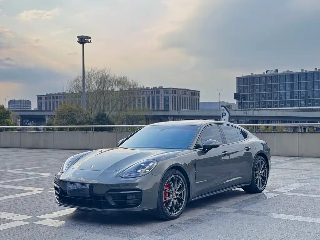 PORSCHE PANAMERA
