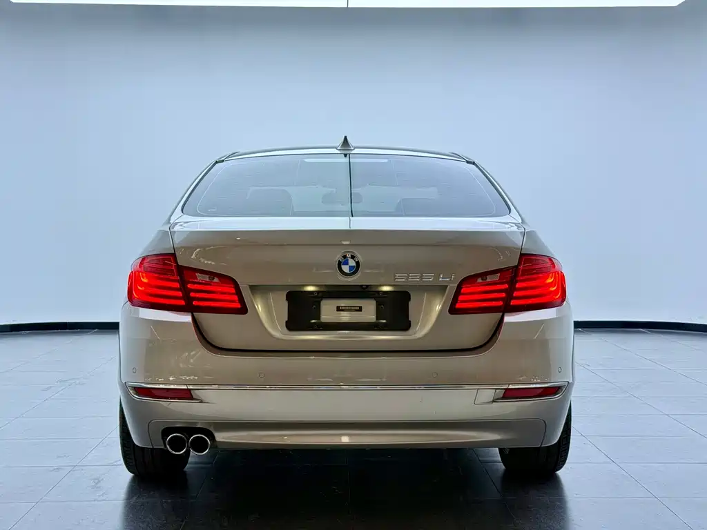 BMW 5 Series — миниатюра 4