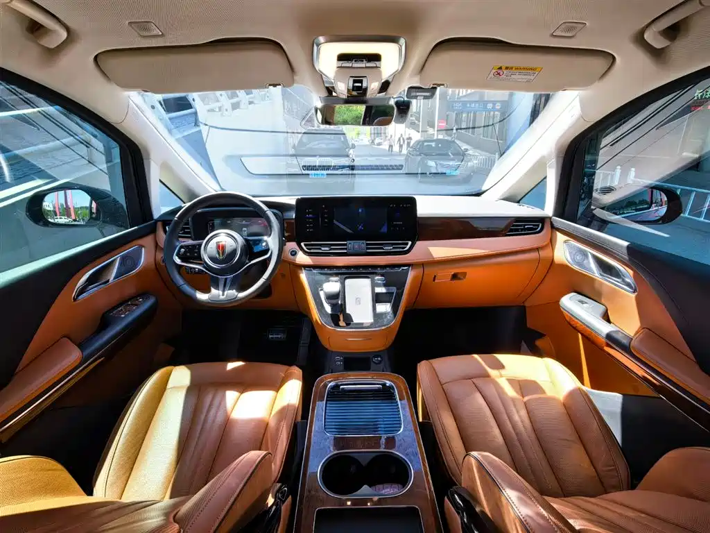 Hongqi HQ9 2023 2.0T