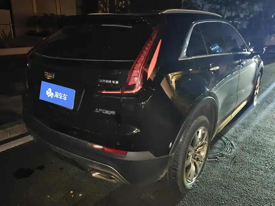 CADILLAC XT4