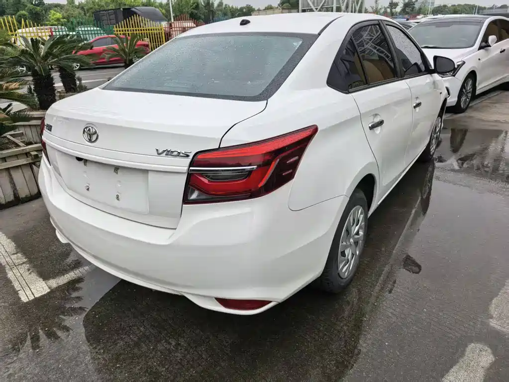 Toyota Vios — миниатюра 9