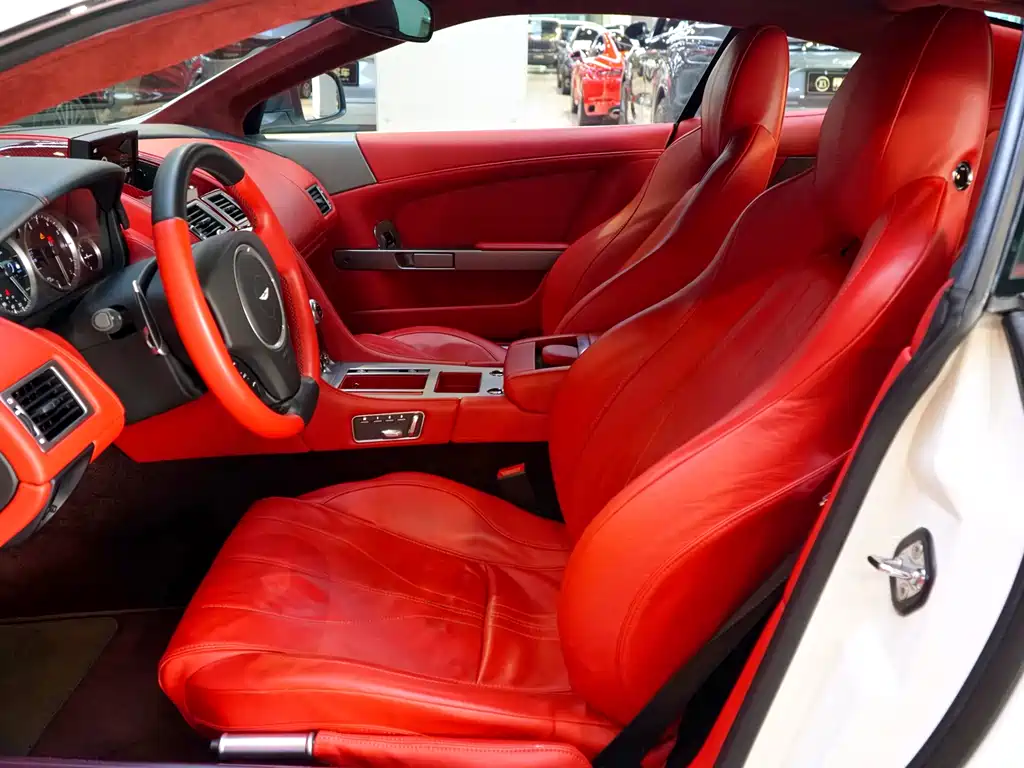 Aston Martin DB9 2013 6.0L Coupe