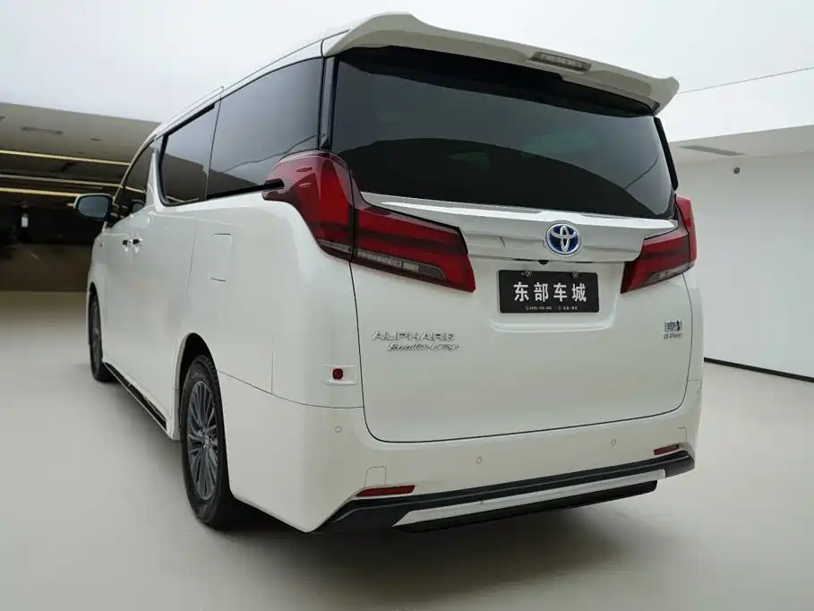 Toyota Alphard — миниатюра 5