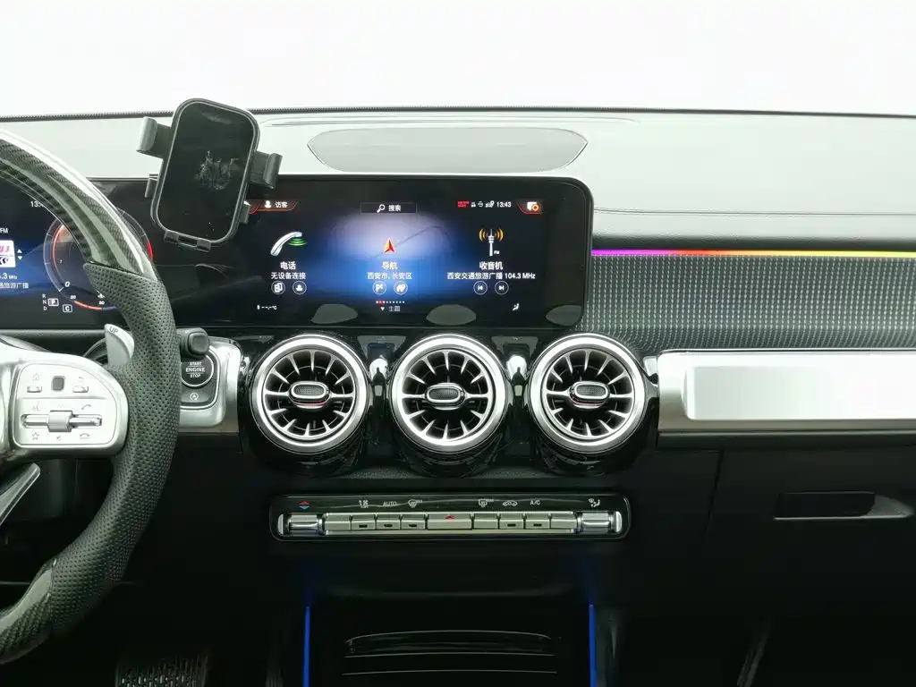 Mercedes-Benz GLB — миниатюра 12