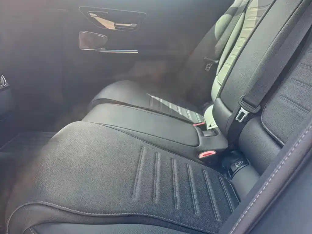 Mercedes-Benz C-Class — миниатюра 6
