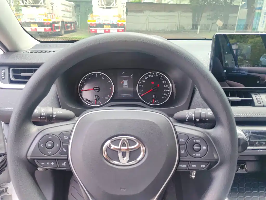 Toyota RAV4 — миниатюра 11