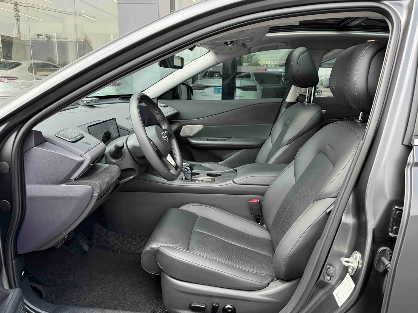 Nissan Teana 2.0 л 2026 г. Серебристо-серый, пробег 13000 км