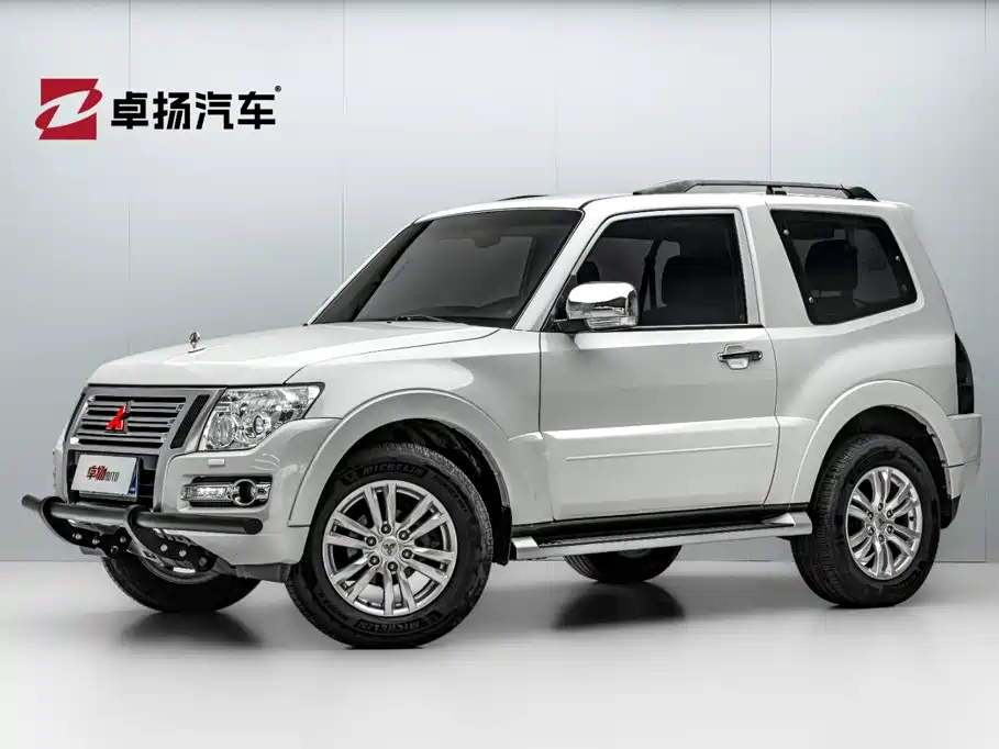 Mitsubishi Pajero (Import)