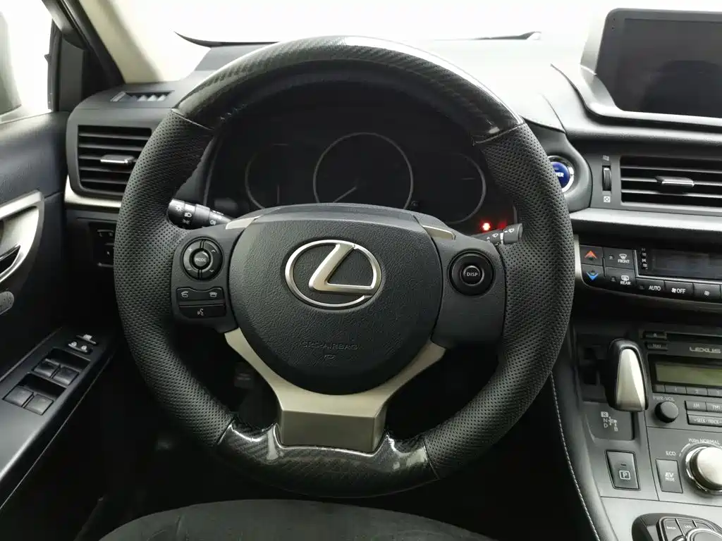 Lexus CT — миниатюра 11