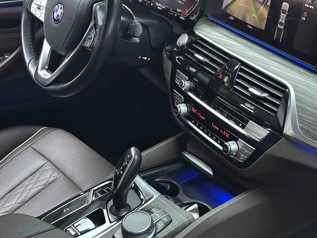 BMW 5 Series — миниатюра 6