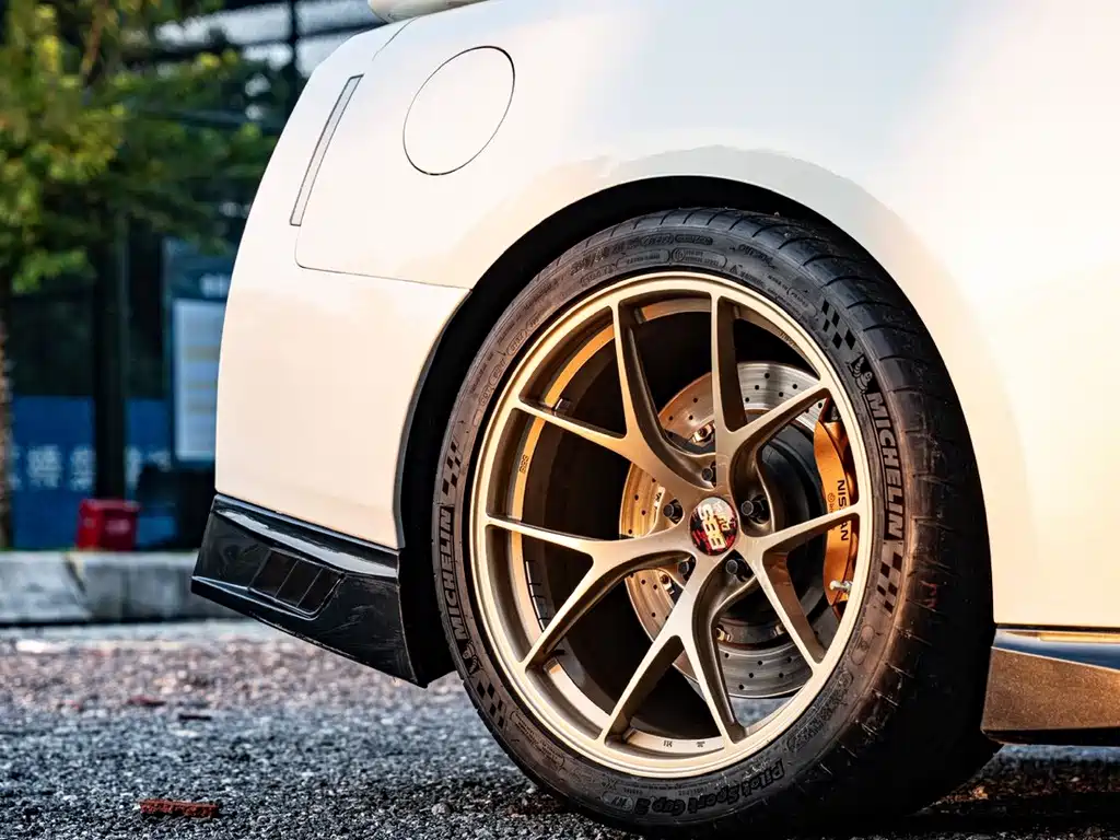 Nissan GT-R — миниатюра 12