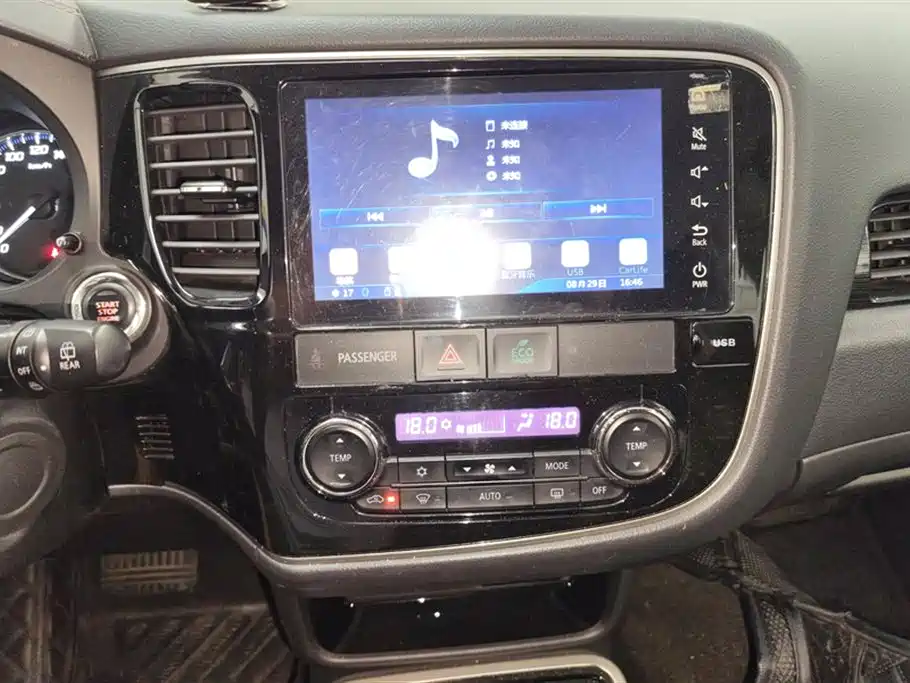 MITSUBISHI OUTLANDER