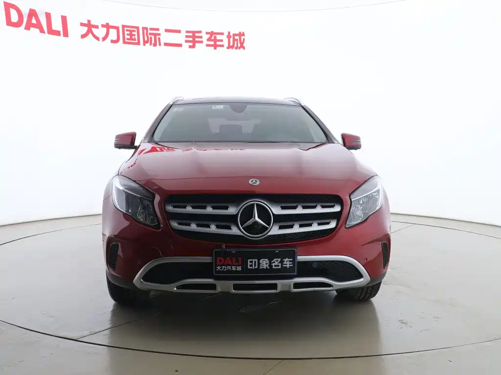 MERCEDES-BENZ GLA
