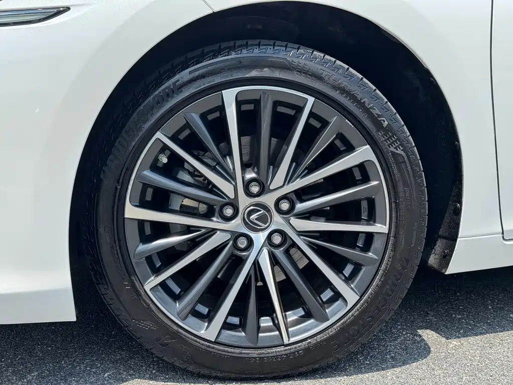 Lexus ES — миниатюра 18