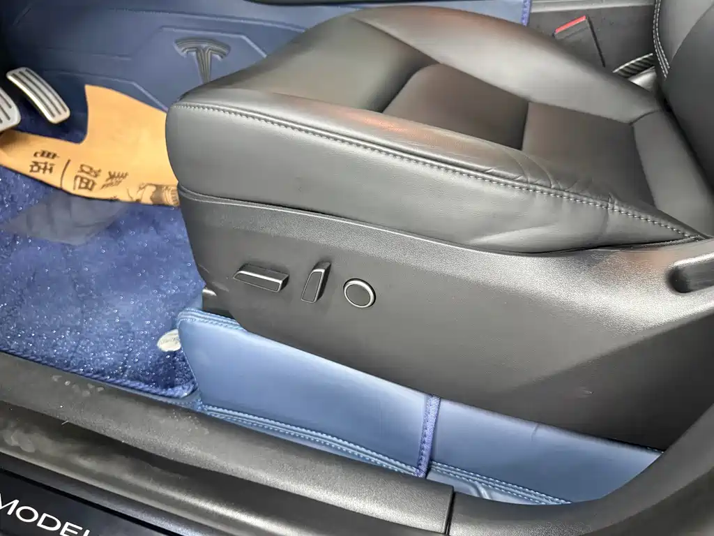 Tesla Model Y — миниатюра 7