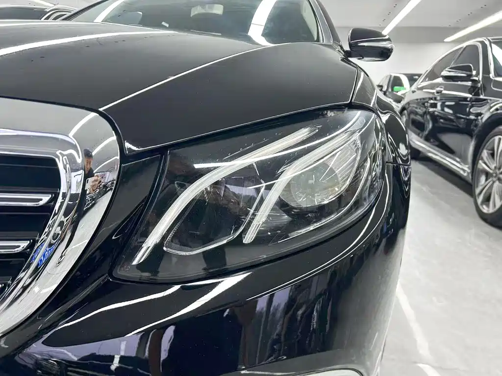 Mercedes-Benz E-Class — миниатюра 25