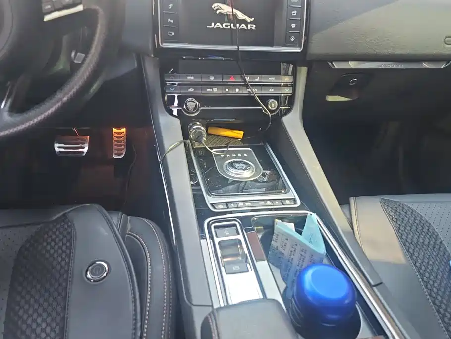 Jaguar F-PACE — миниатюра 16