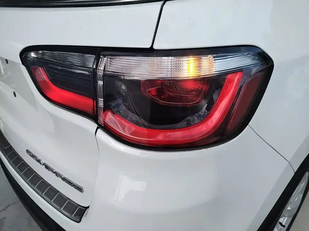 Jeep Compass — миниатюра 8