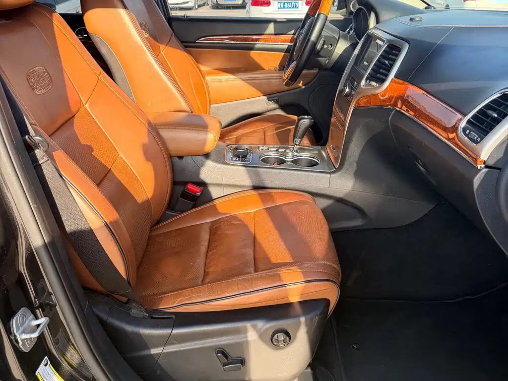 Jeep Grand Cherokee (Import) — миниатюра 17