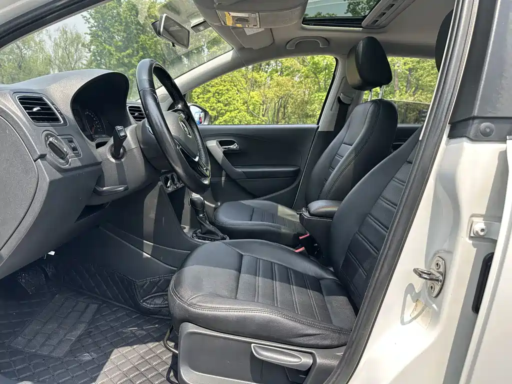 Volkswagen Polo 2016 1.6L AT Comfort