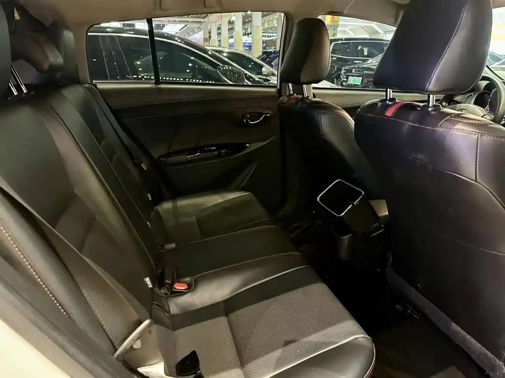 Toyota Yaris L — миниатюра 7