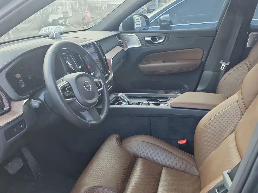 VOLVO XC60 PLUG IN HYBRID