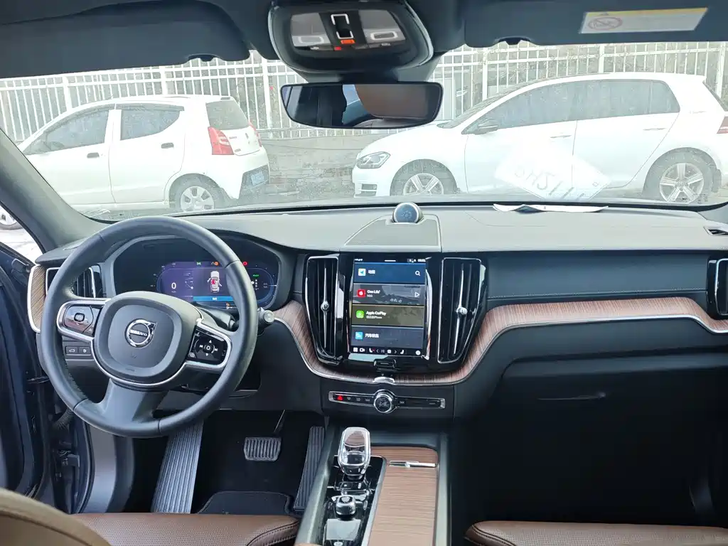 VOLVO XC60 PLUG IN HYBRID