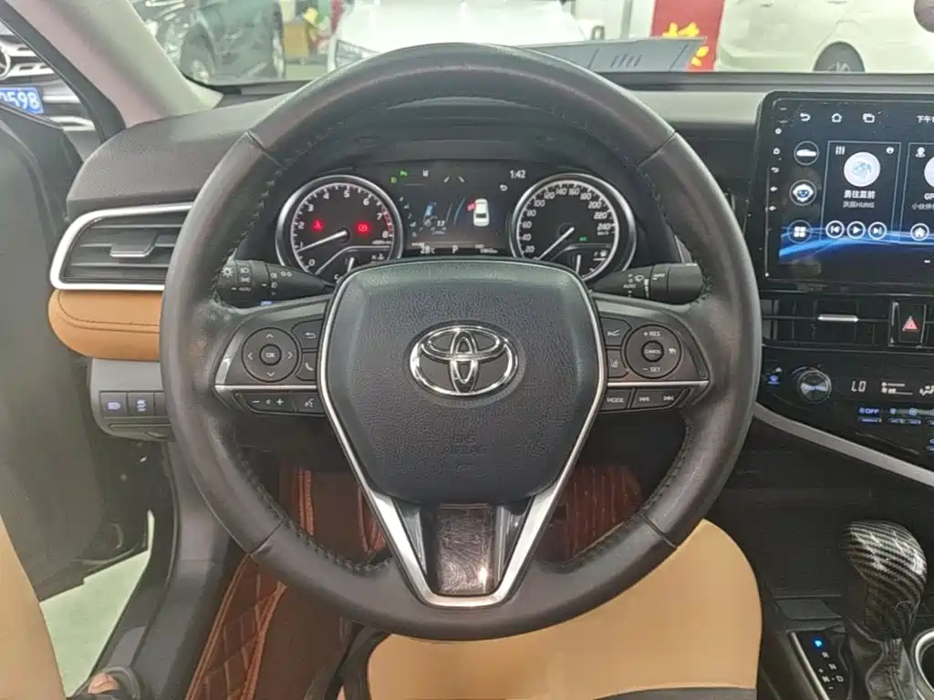 Toyota Camry — миниатюра 11