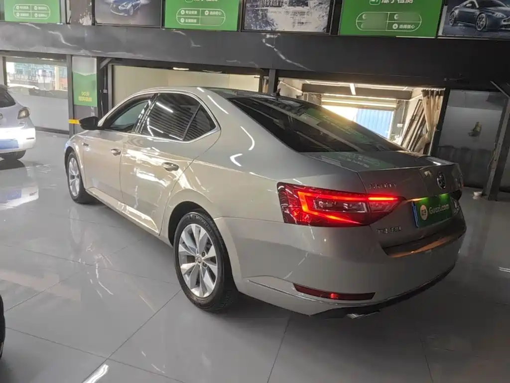 Skoda Superb — миниатюра 23