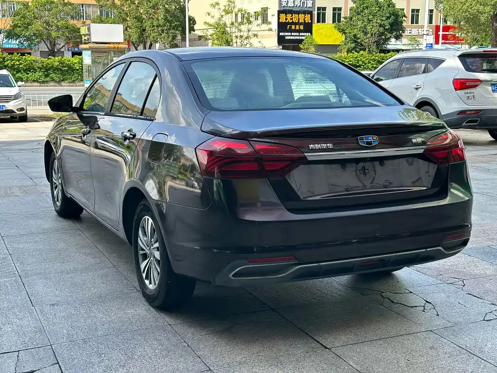 Geely Emgrand — миниатюра 6