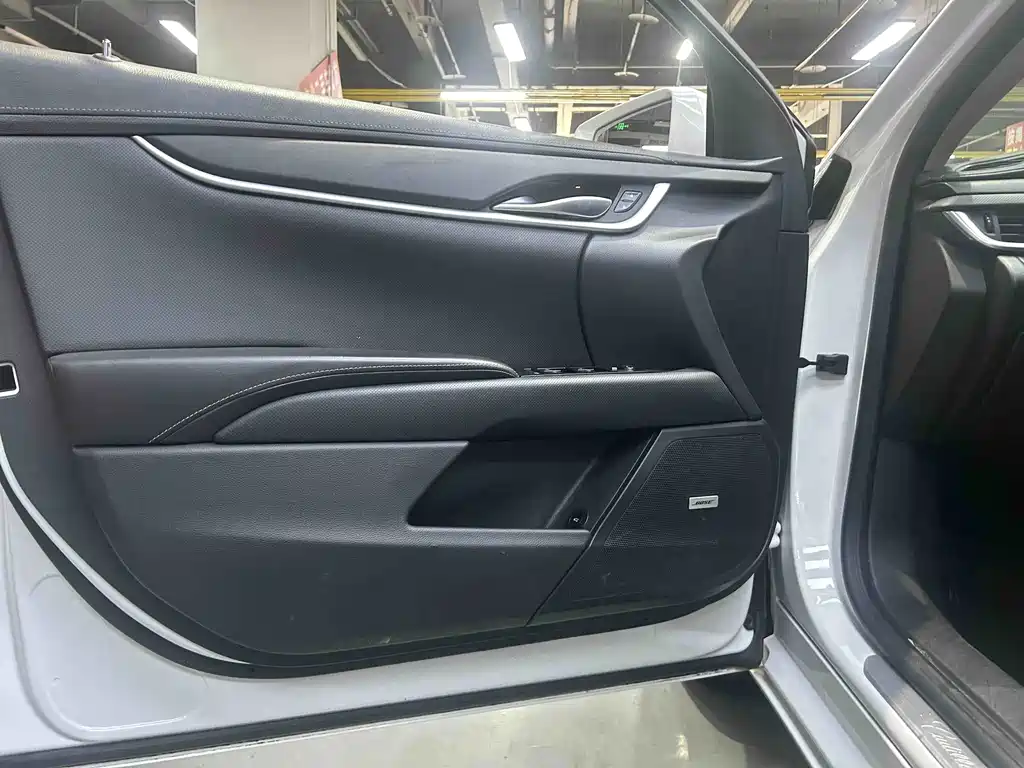 Cadillac XTS — миниатюра 8