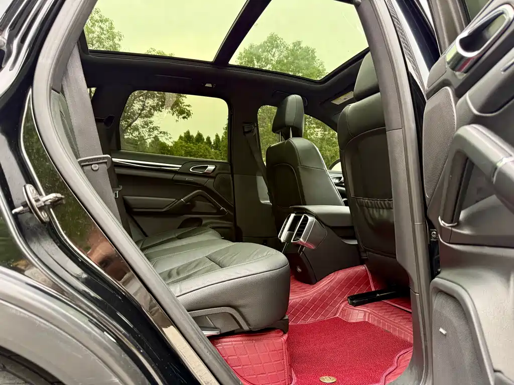 Porsche Cayenne — миниатюра 8
