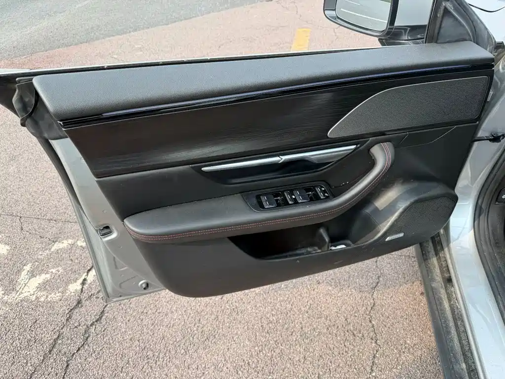 XPeng P7 — миниатюра 6